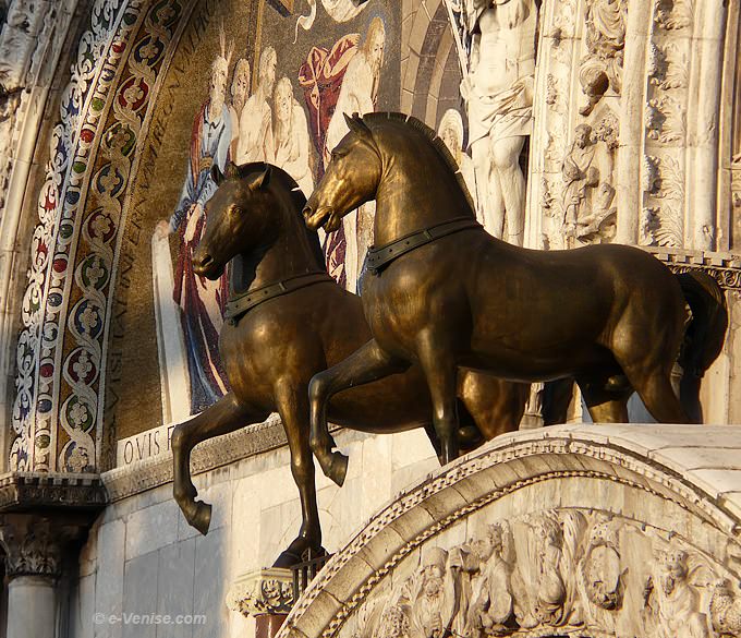 chevaux basilique saint marc à venisvaporetto 