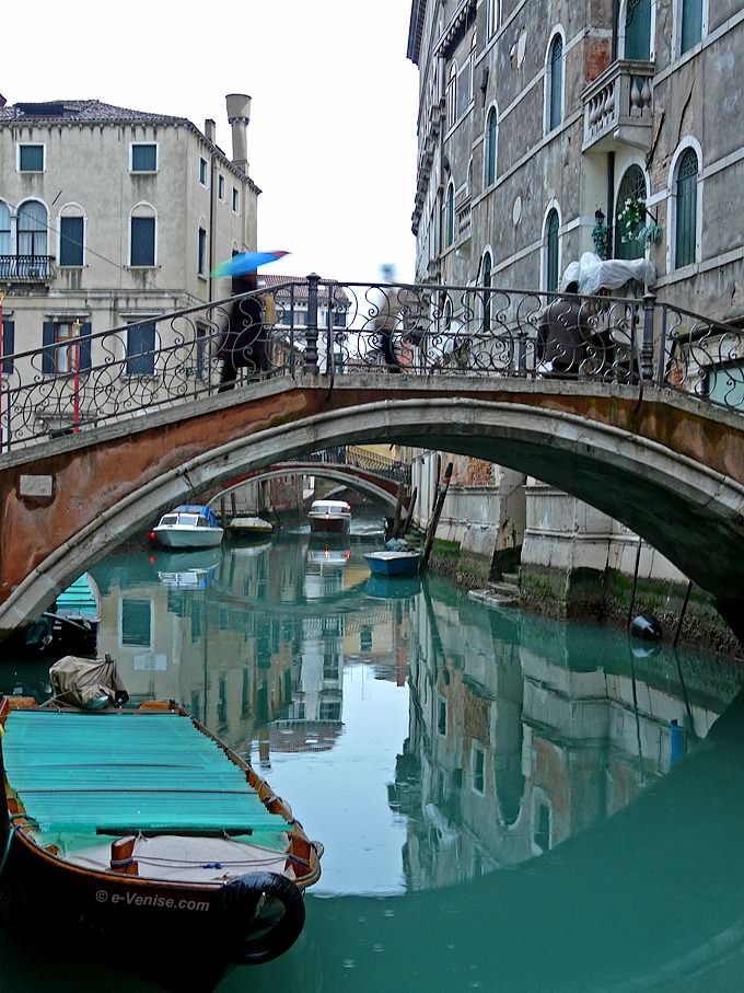 pont de le Bande sur le rio del Mondo Novo Castello Venise