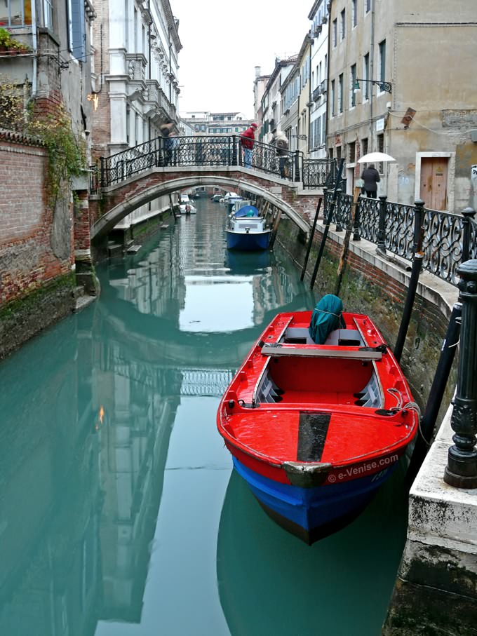 le rio et le pont de San Severo Castello venise
