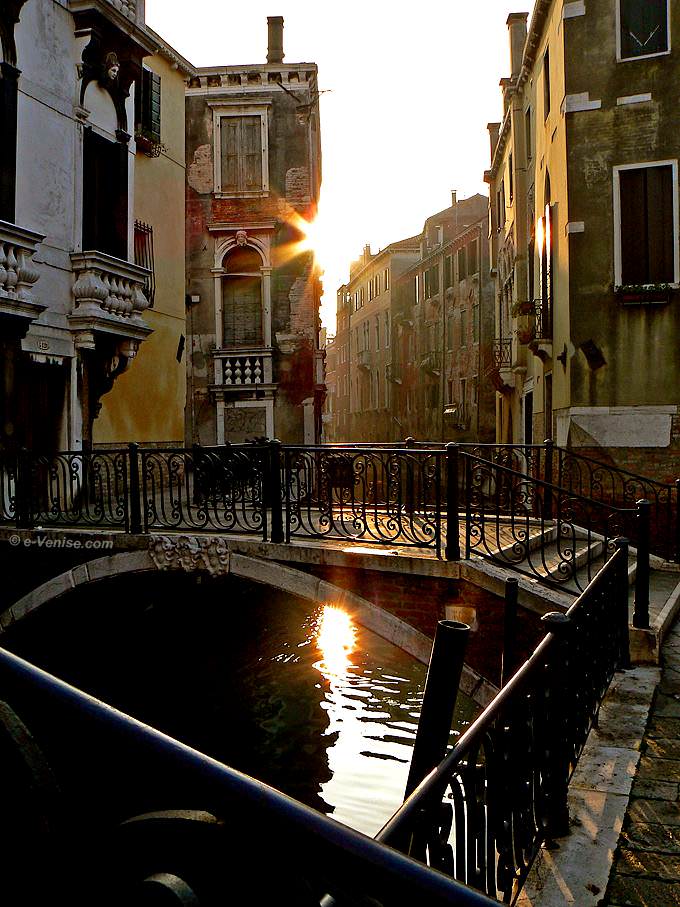 ponte Pasqualigo rio del Mondo Novo  à Venise