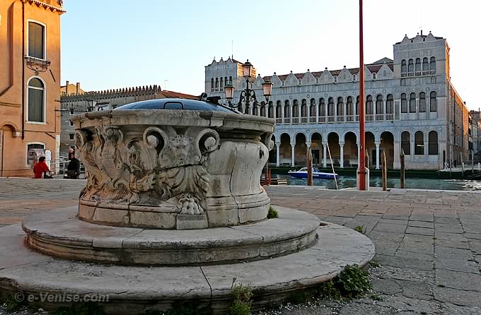 puits campo San Marcuola face au fontego dei Turchi à Venise