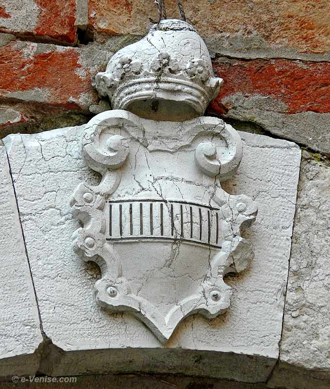 blason et ce corno étaient ceux de la famille Zorzi, qui eurent un doge, Marino Zorzi de 1311 à 1312