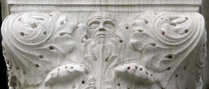 chapiteau sculpté du Palais des Doges à Venise gallerie supérieure du Palais Ducal