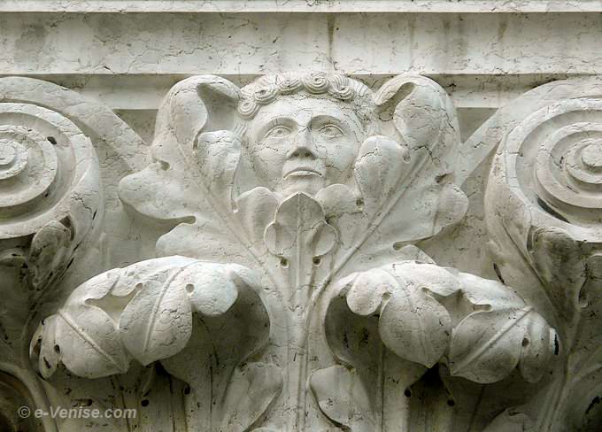 chapiteau sculpté du Palais des Doges à Venise gallerie supérieure du Palais Ducal
