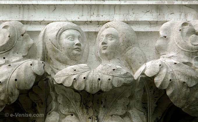 chapiteau sculpté du Palais des Doges à Venise gallerie supérieure du Palais Ducal
