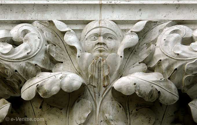 chapiteau sculpté du Palais des Doges à Venise gallerie supérieure du Palais Ducal