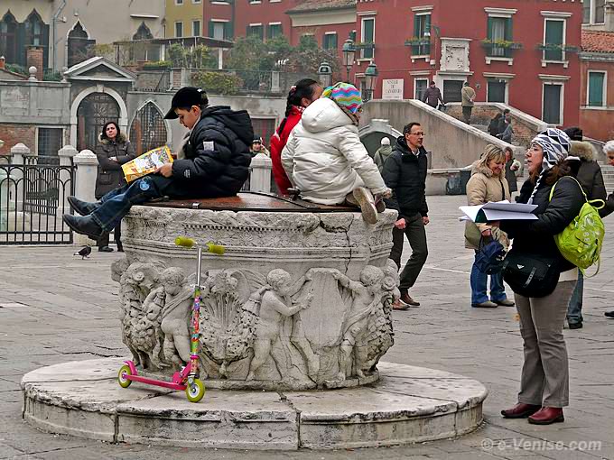 puits du Palazzo Corner de San Maurizio dans le sestiere de San Marco actuellement sur le Campo Zanipolo dans le Castello à Venise