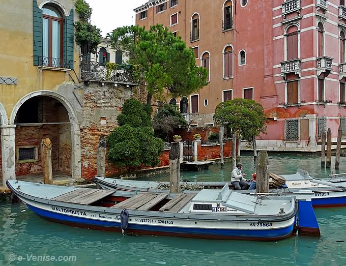 Jardin Rio de San Felice et du Grand Canal, juste devant le palazzo Fontana à Venise