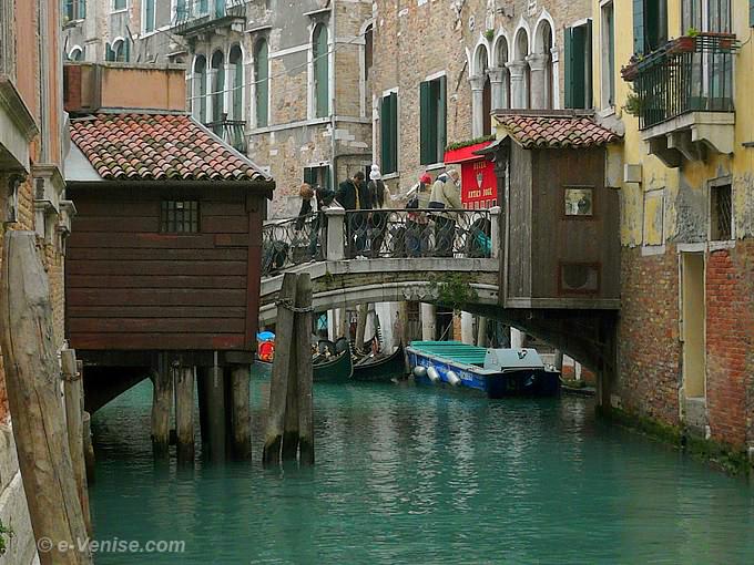 pont dei Santi Apostoli à Venise