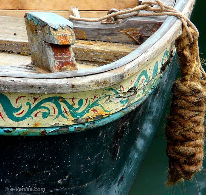 vieux bateau à Venise peint à la main