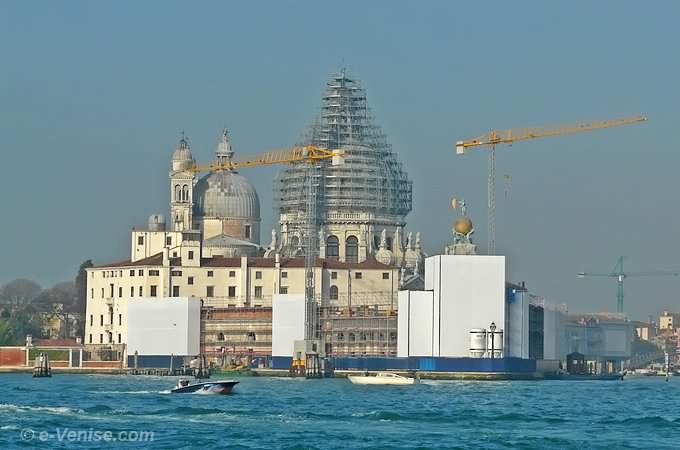 eglise de la Salute et chantier de la Dogana Da Mar à Venise