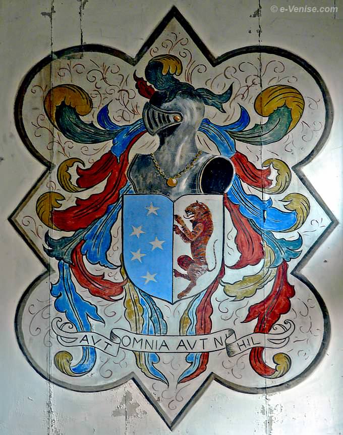 2126 A Campo de la Tana Armes blason avec la devise AVT OMNIA AVT NI HIL à Venise