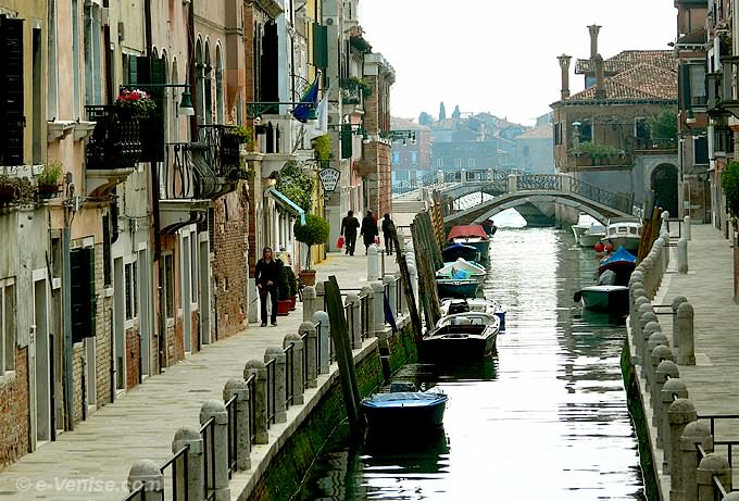 io de la Fornace, avec au fond les ponts de Mezo et de Ca' Bala à Venise