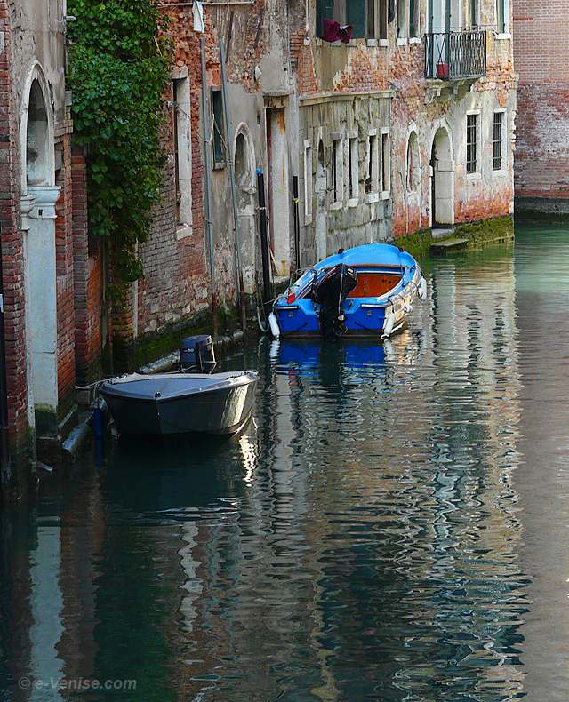 rio de Santa Maria Formosa à Venise reflets