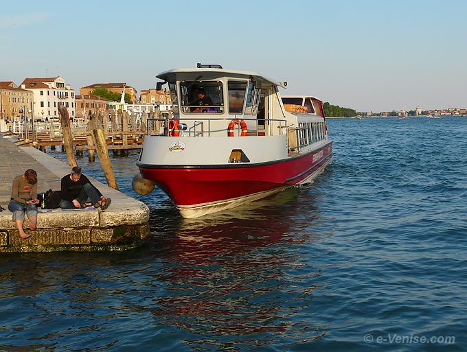 bateau riva degli Schiavoni Castello Venise