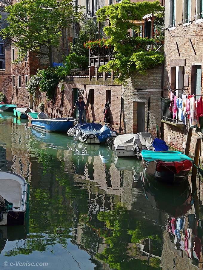 rio de San Francesco de la Vigna dans le Castello à Venise depuis le pont Sagredo