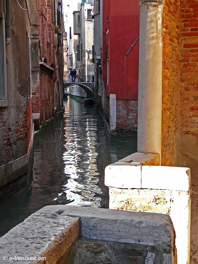 calle del Frutariol et rio del Piombo à Venise dans le Castello