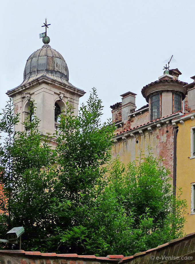 campanile de l'église Sainte Croix des Arméniens de Venise