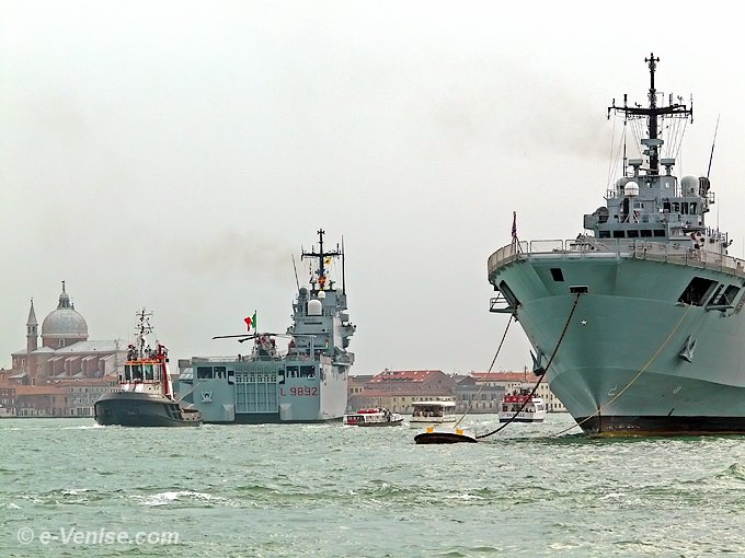 navires de guerre sur le bassin de Saint Marc à Venise