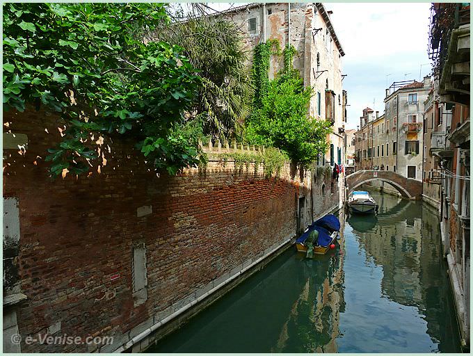 rio de San Martin dans le Castello à Venise, au fond le pont Grana