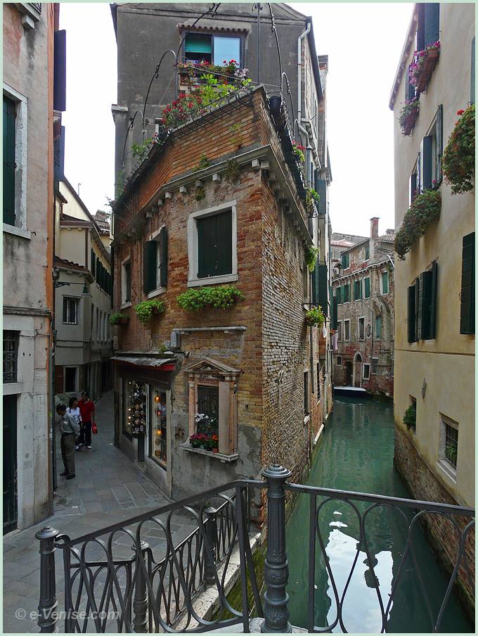 rio de San Provolo à Venise dans le Castello 