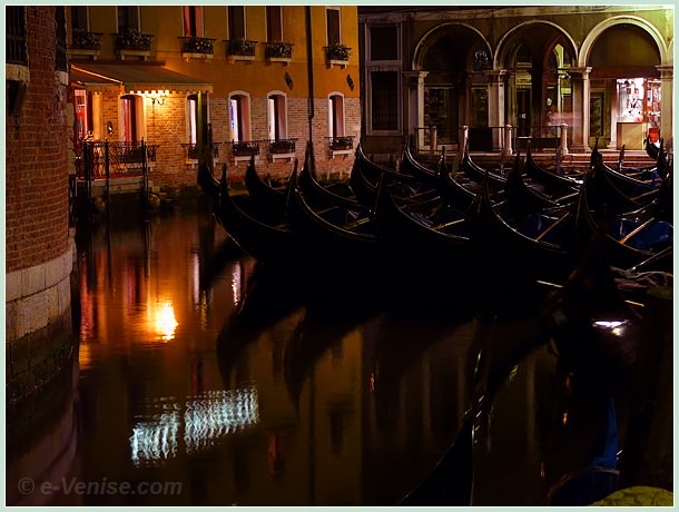 gondoles sur le Bacino Orseolo à Venise