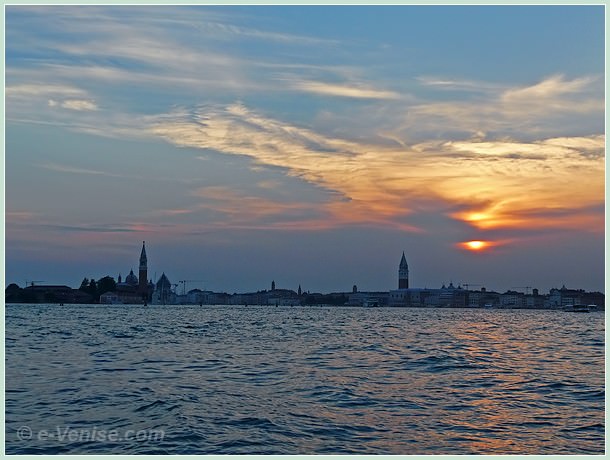 coucher de soleil à Venise sur le bassin de Saint Marc