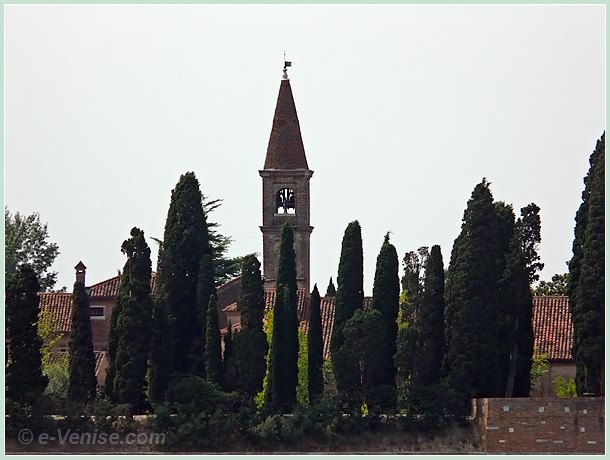 île de San Francesco del Deserto dans la lagune de Venise
