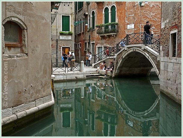Le pont Storto dans le sestiere de San Polo, à une cinquantaine de mètres du Campo San Aponal à Venise