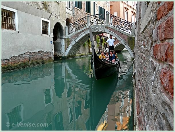 gondole sur le Rio dei Fuseri à Venise