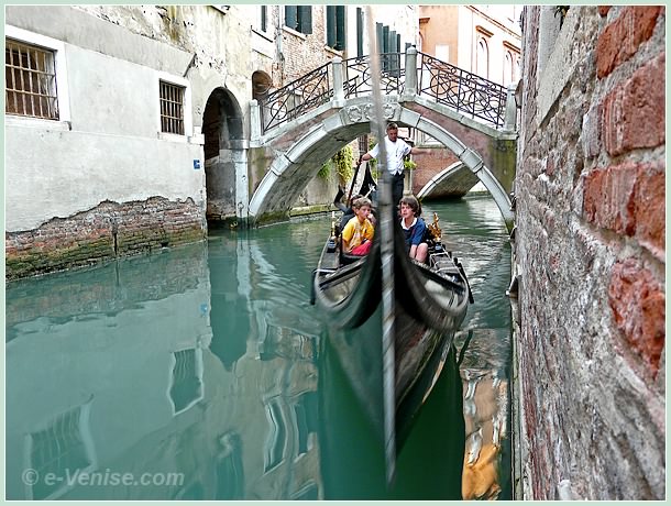 gondole sur le Rio dei Fuseri à Venise