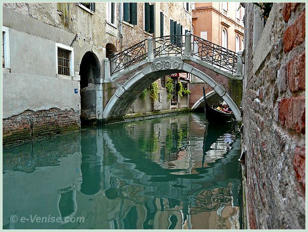 gondole sur le Rio dei Fuseri à Venise