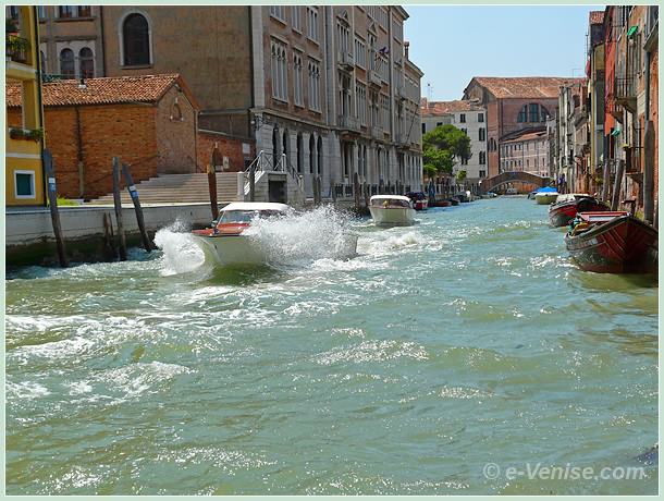 Bora sur le rio de Santa Giustina à Venise