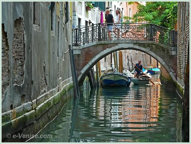 Le Rio et le pont de Ca' Michiel dans le Sestiere de San Marco à Venise