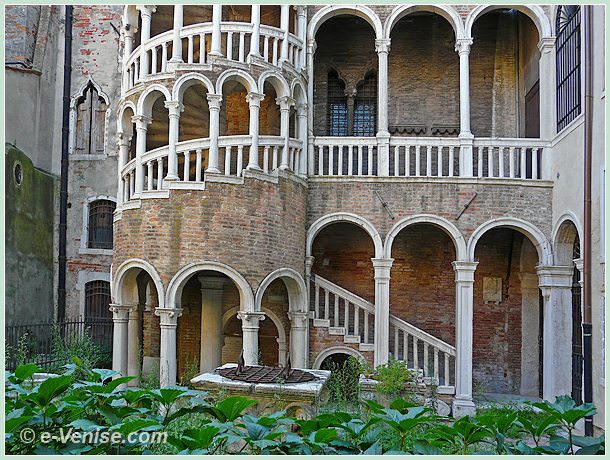 L'escalier du palazzo Contarini del Bovolo dans le sestiere de San Marco à Venise