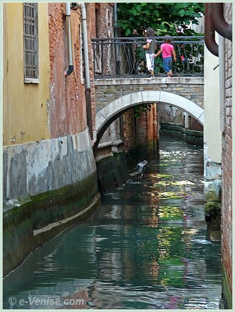 Rio de Ca Tron et pont del Tentor dans le sestiere de Santa Croce à Venise