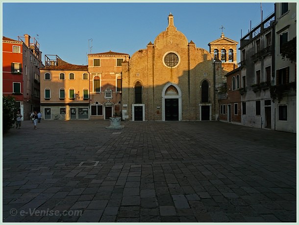 le Campo Biandiera e Moro o de la Bragora et l'église San Giovanni in Bragora