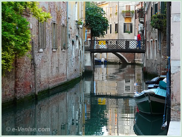 Le rio de San Martin et le Pont de l'Arco dans le Castello à Venise