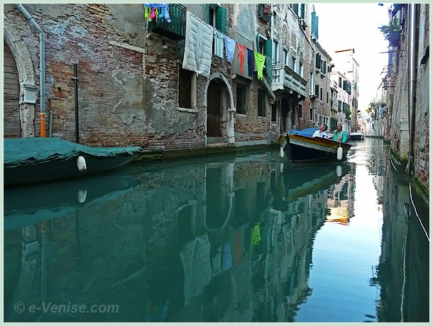 Le rio dei Scudi dans le Castello à Venise