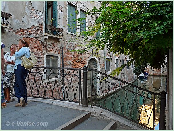 Le pont del Pistor sur le rio del Piombo dans le Castello à Venise