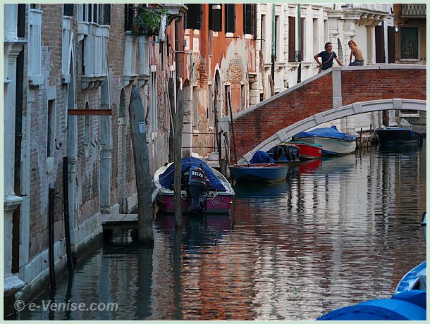 Le Pont Novo sur le rio de San Severo dans le Castello à Venise