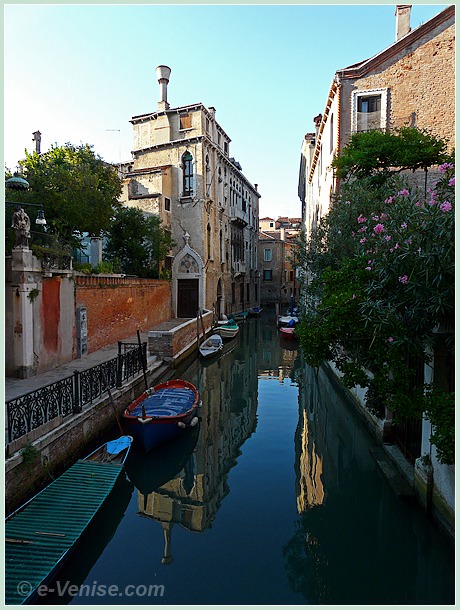 Le rio de la Panada, devant le très joli palais Soranzo Van Axel dans le Cannaregio à Venise
