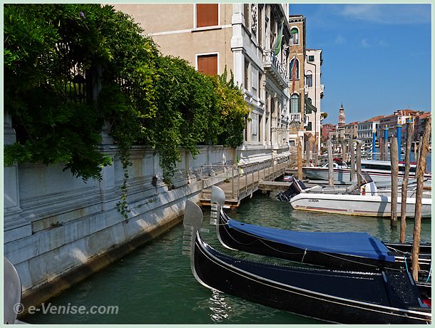 Le jardin du Palazzo Papadopoli sur le Grand Canal à Venise
