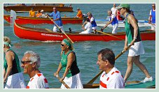 Giovanni Giusto, Président de l'association nationale des clubs de Voga alla Veneta, au timon de la Sérénissima lors de la Fête de la Sensa 2011 à Venise.