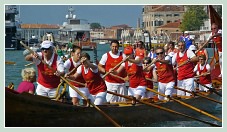 Le cortège des bateaux lors de la fête de la Sensa 2011 à Venise.