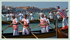 Le cortège des bateaux lors de la fête de la Sensa 2011 à Venise.