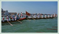 Le cortège des bateaux lors de la fête de la Sensa 2011 à Venise.