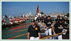 La Serenissima et le cortège des bateaux lors de la fête de la Sensa 2011 à Venise.