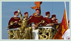 Les musiciens de la Serenissima, lors de la fête de la Sensa 2011 à Venise.