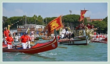Le cortège des bateaux lors de la fête de la Sensa 2011 à Venise.